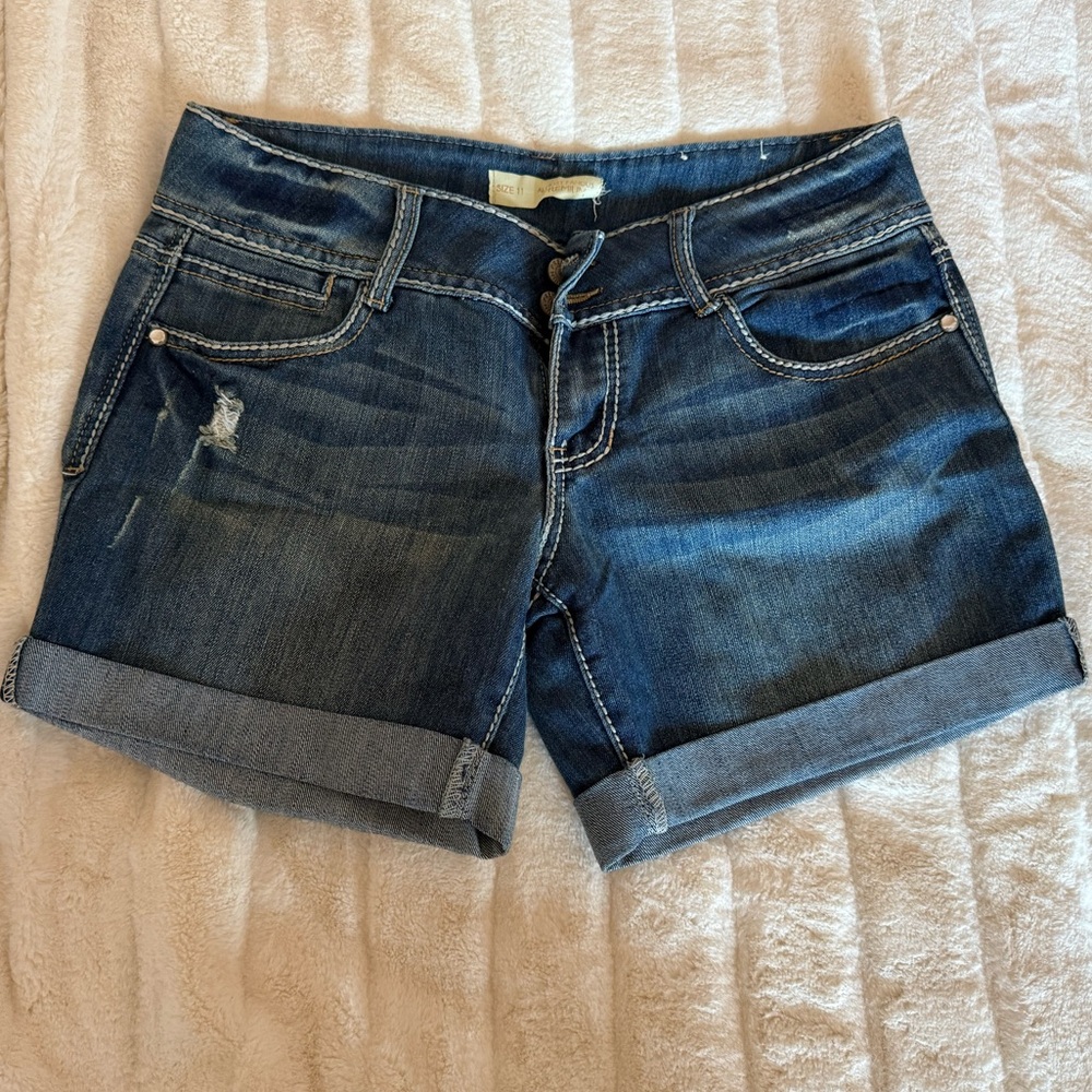 Almost Famous Womens Size 11 Long Bermuda Shorts